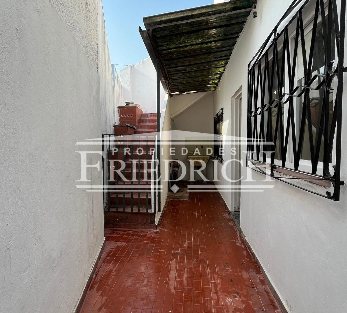 Casa de 3 Ambientes en Venta, Villa Tesei, Hurlingham 5