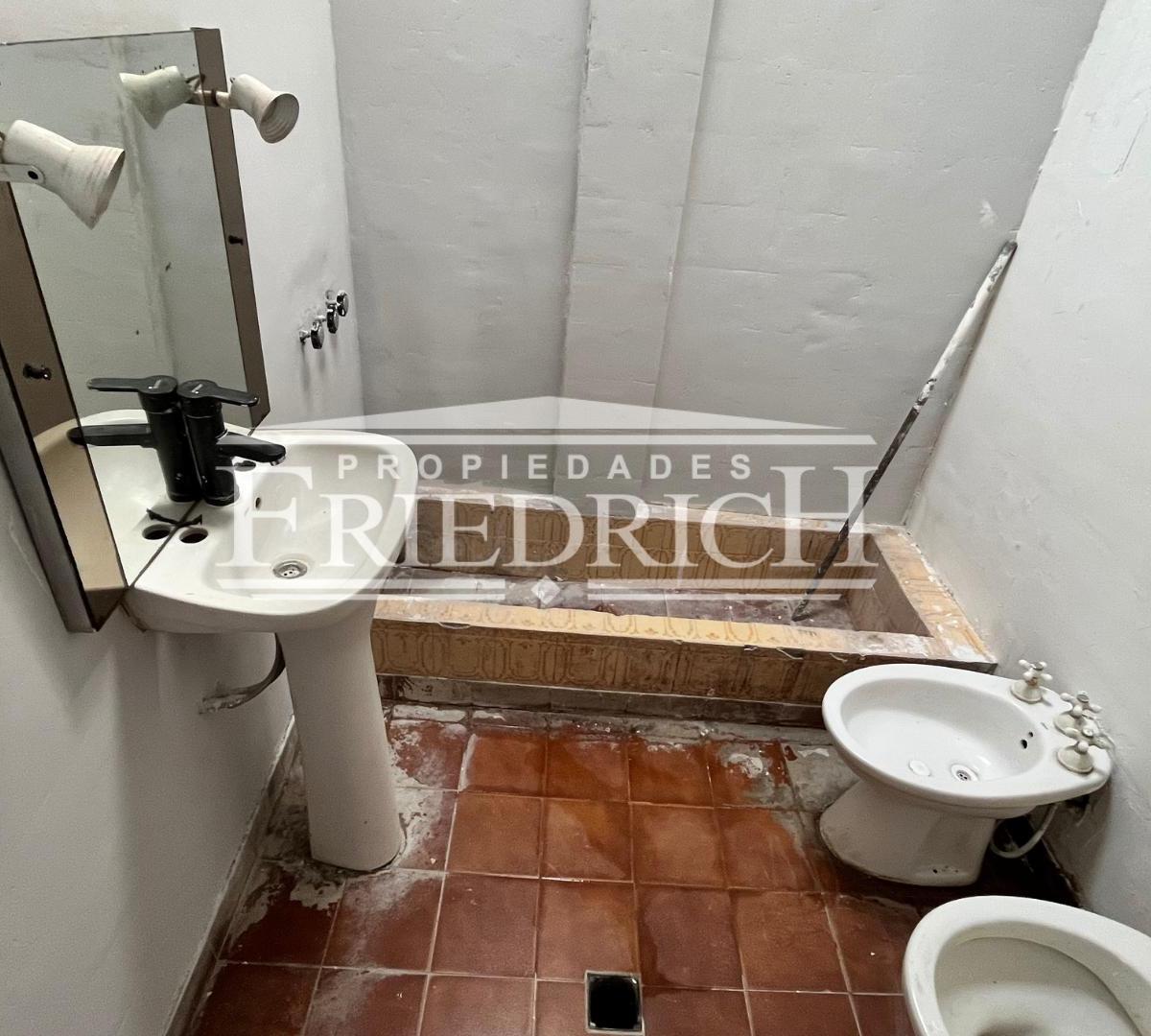 Casa de 3 Ambientes en Venta, Villa Tesei, Hurlingham 3