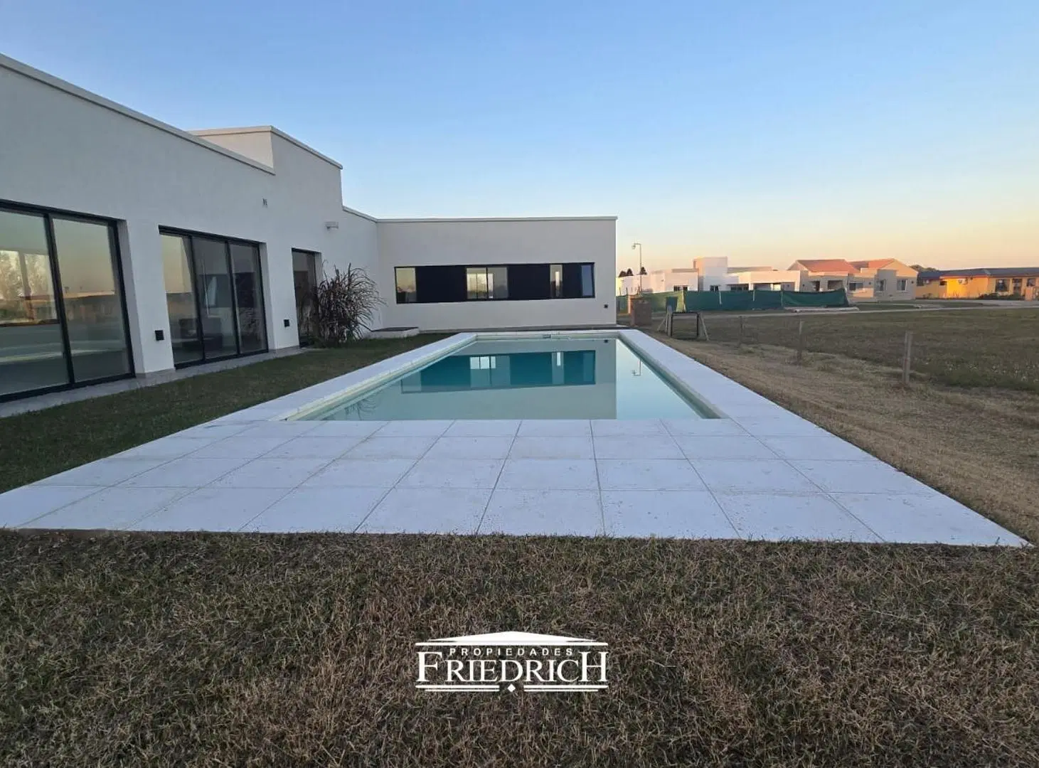 CASA EN VENTA LOS JUNCOS LUJAN 5
