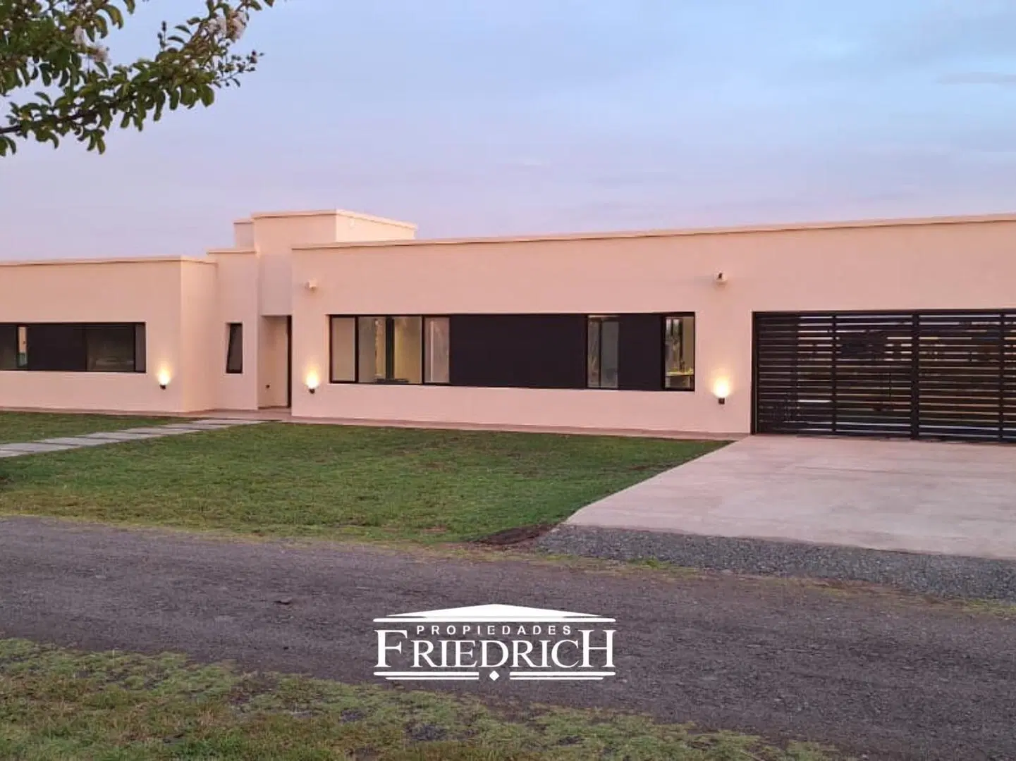 CASA EN VENTA LOS JUNCOS LUJAN 2