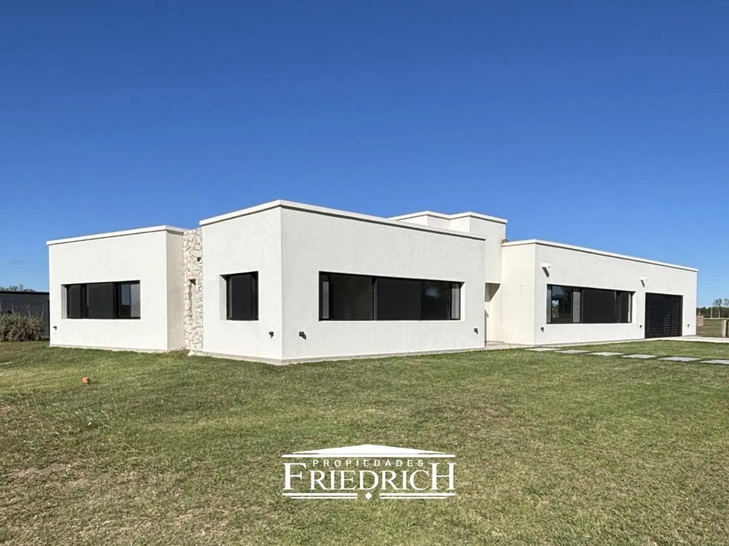 CASA EN VENTA LOS JUNCOS LUJAN 3