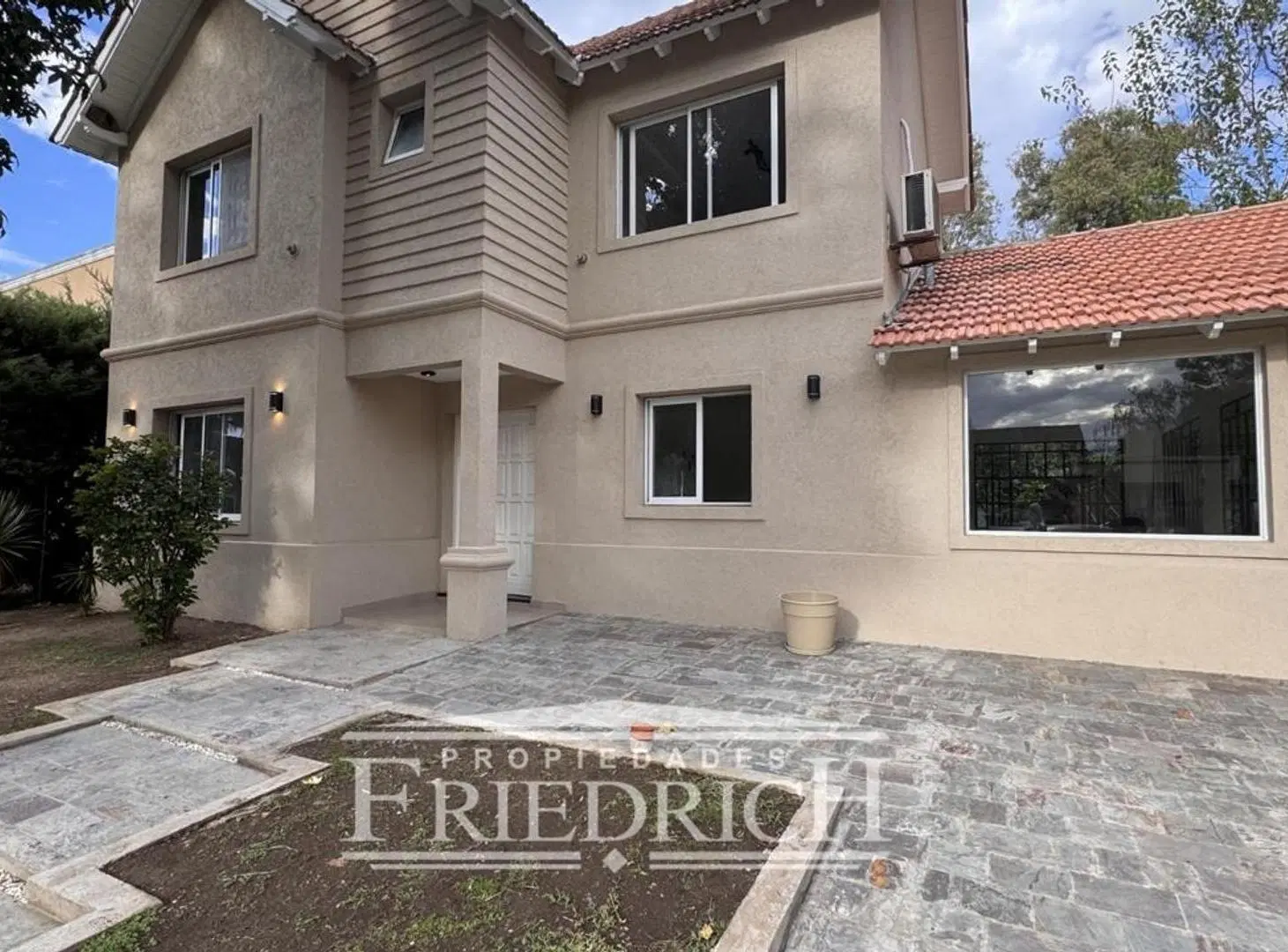 CASA EN VENTA HARAS MARIA ELENA 1
