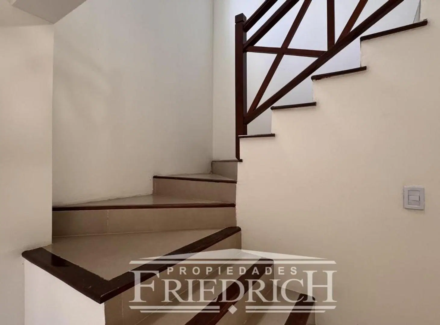CASA EN VENTA HARAS MARIA ELENA 8