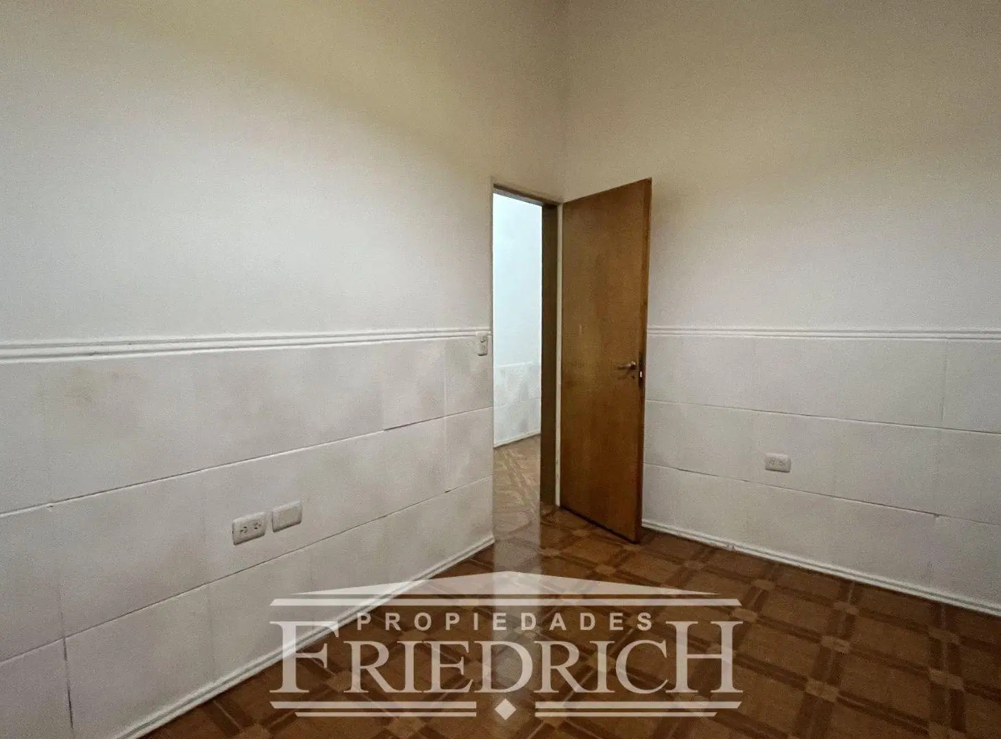 CASA EN VENTA EN GENERAL RODRIGUEZ 8