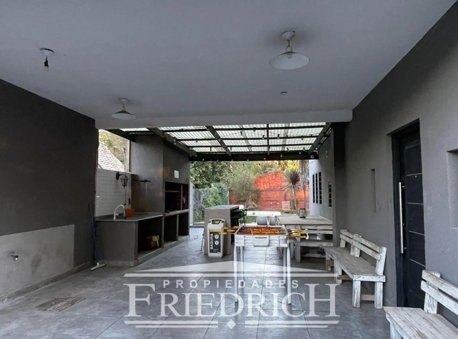Casa con Piscina en Venta - General Rodríguez 8