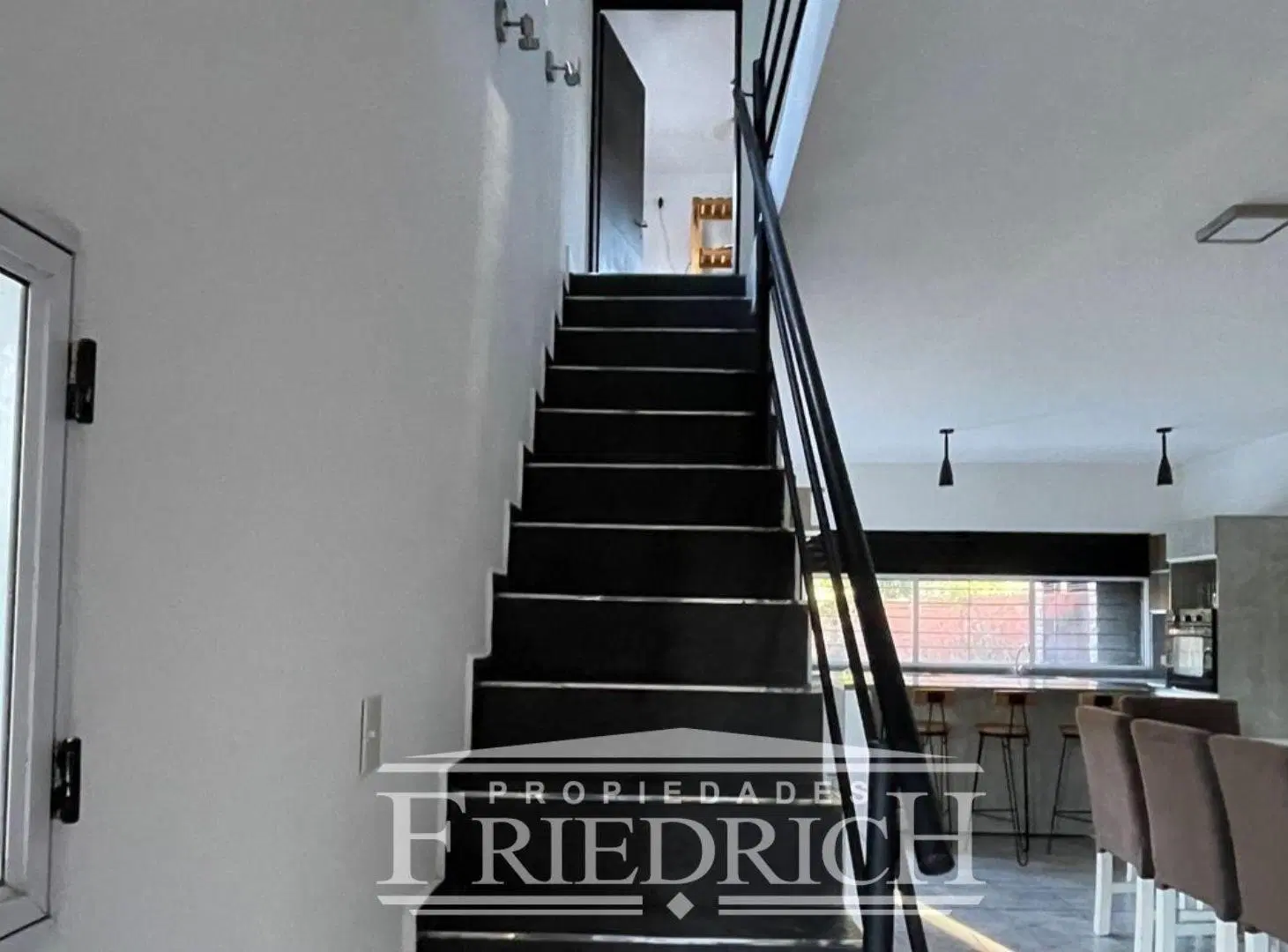 Casa con Piscina en Venta - General Rodríguez 4