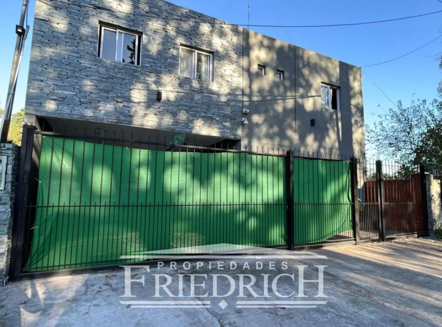 Casa con Piscina en Venta - General Rodríguez 3