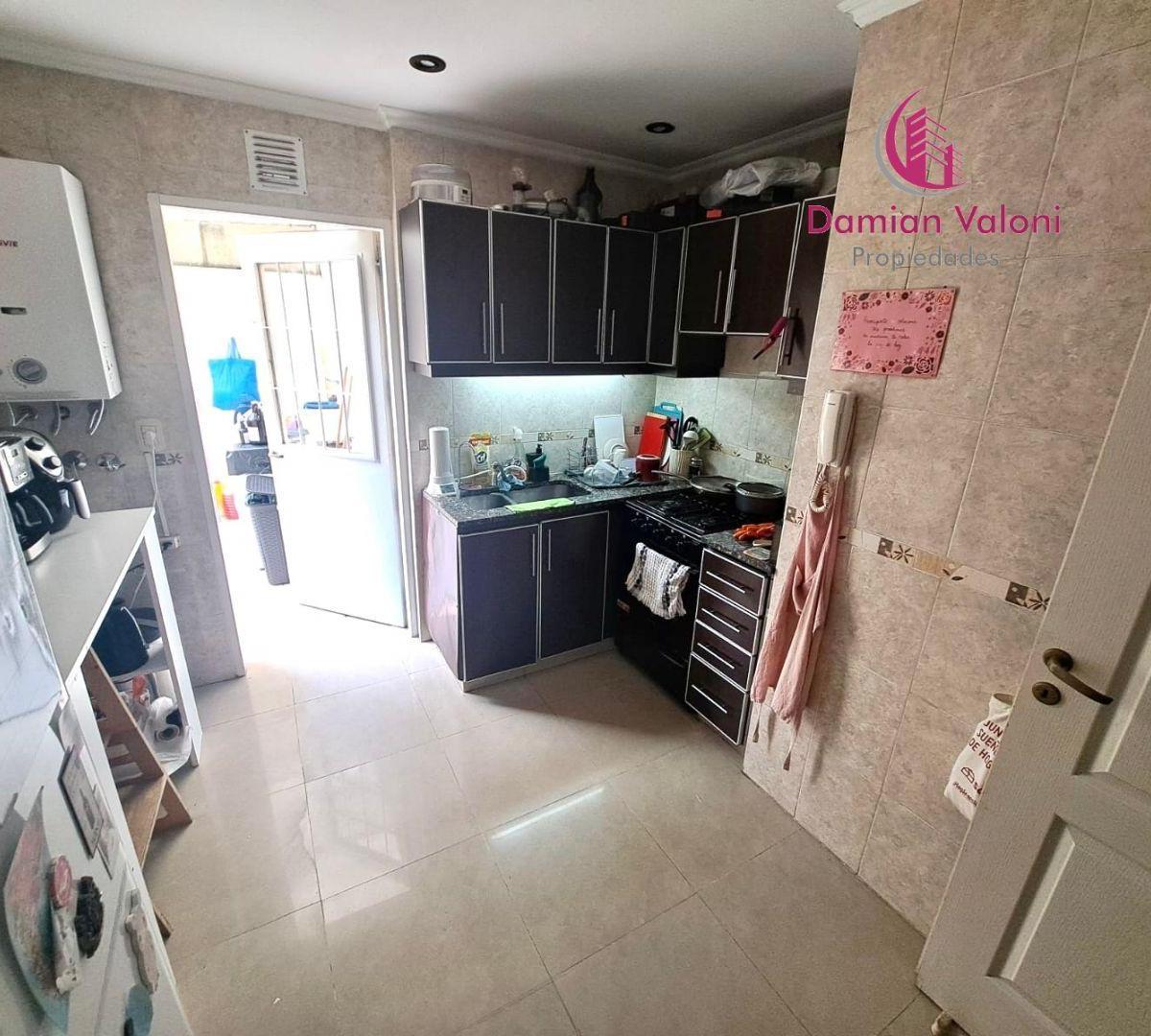 Venta Excelente 3 Ambientes con Patio y Cochera 4