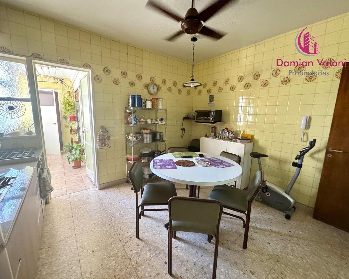 5 Ambientes con Balcon y Cochera 2