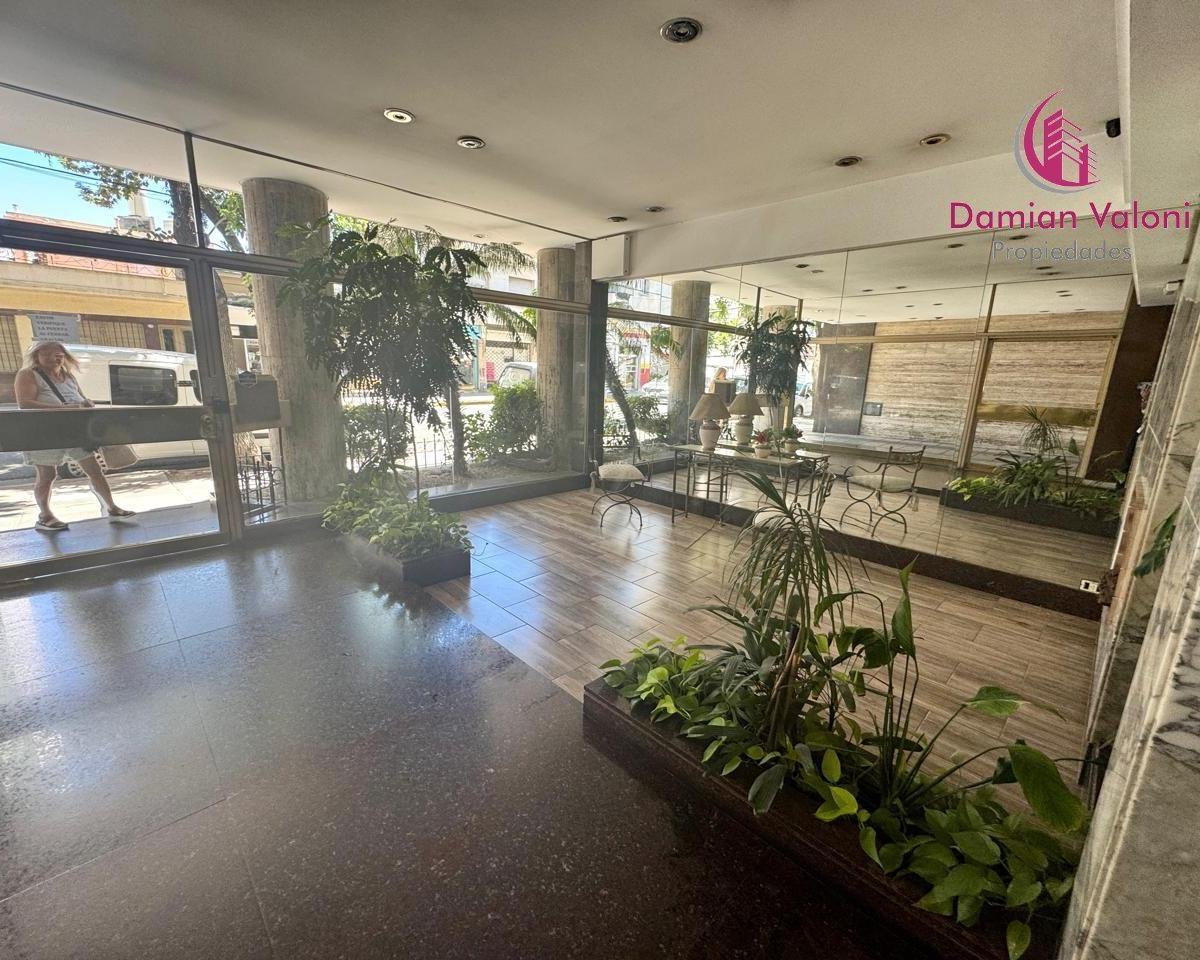 5 Ambientes con Balcon y Cochera 4