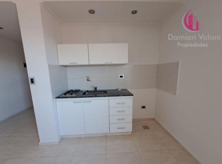 MONOAMBIENTE MUY LUMINOSO, CON A°A°. EDIFICIO CON LAUNDRY Y PARRILLA 5