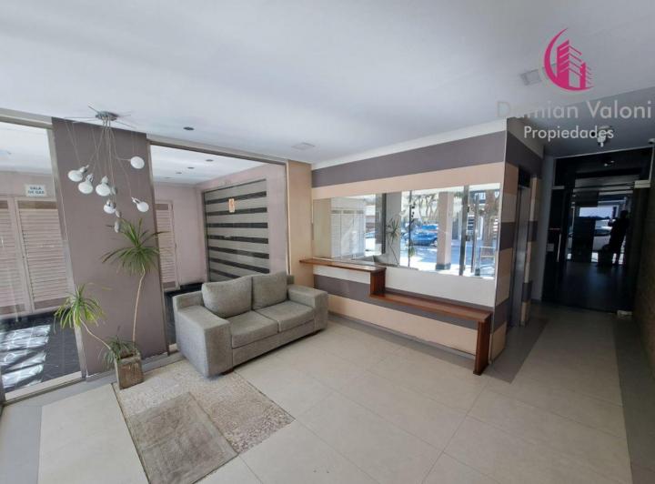 MONOAMBIENTE MUY LUMINOSO, CON A°A°. EDIFICIO CON LAUNDRY Y PARRILLA 2