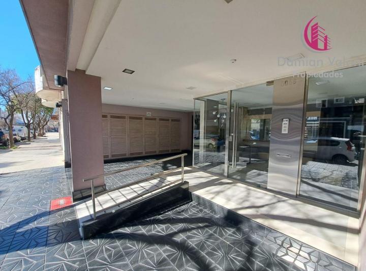 MONOAMBIENTE MUY LUMINOSO, CON A°A°. EDIFICIO CON LAUNDRY Y PARRILLA 1