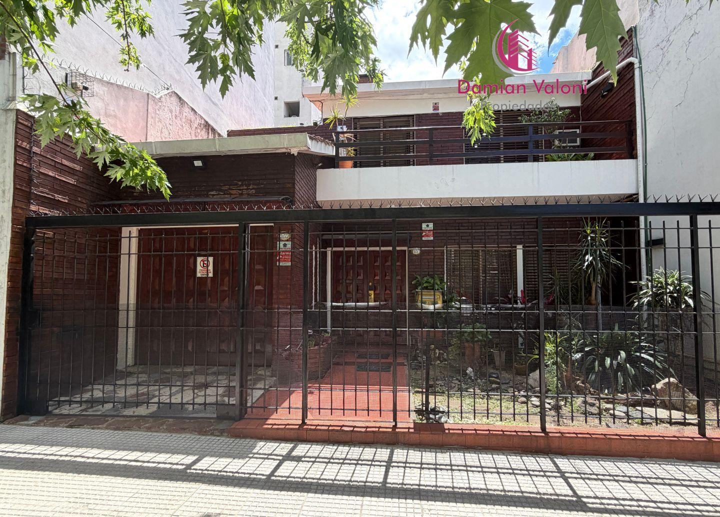 VENTA EXCELENTE CASA 4 AMBIENTES, GARAGE, JARDIN , QUINCHO Y PARRILLA