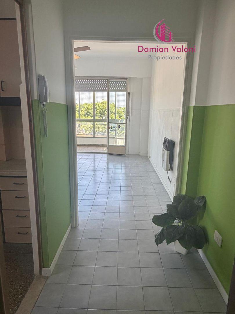 Foto de VENTA 3 AMBIENTES AL FRENTE CON BALCON, imagen 3