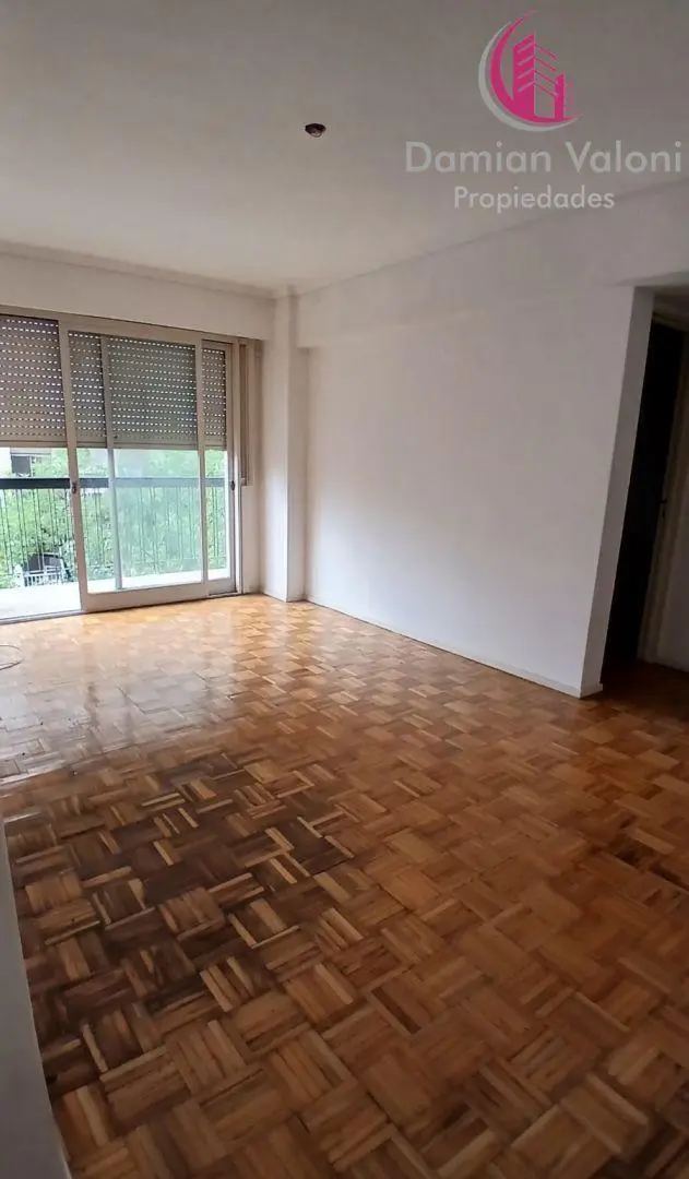 DEPARTAMENTO DE 2 AMBIENTES, AL FRENTE CON BALCÓN, EN EXCELENTE UBICACIÓN. 3