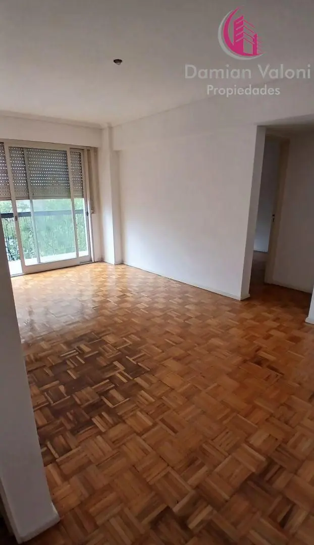 DEPARTAMENTO DE 2 AMBIENTES, AL FRENTE CON BALCÓN, EN EXCELENTE UBICACIÓN. 4