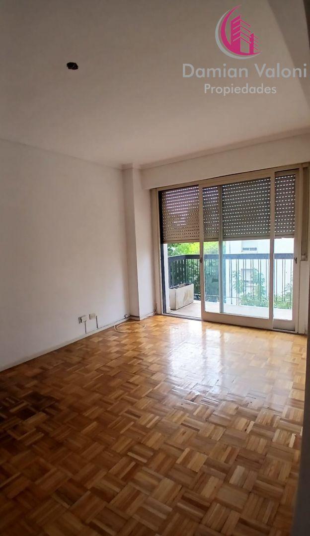 DEPARTAMENTO DE 2 AMBIENTES, AL FRENTE CON BALCÓN, EN EXCELENTE UBICACIÓN.
