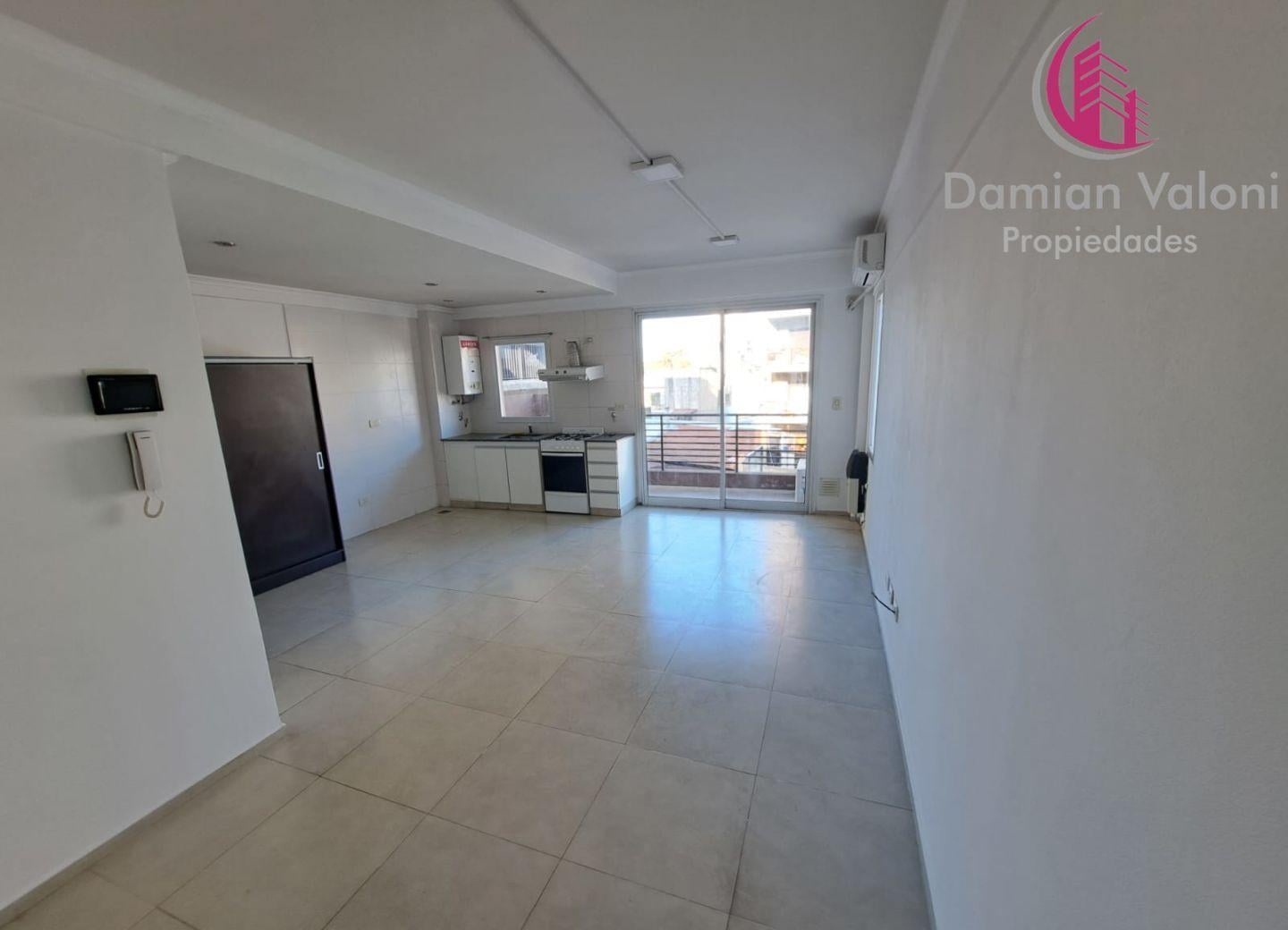 IMPECABLE Y AMPLIO MONOAMBIENTE CON BALCON AL CONTRAFRENTE