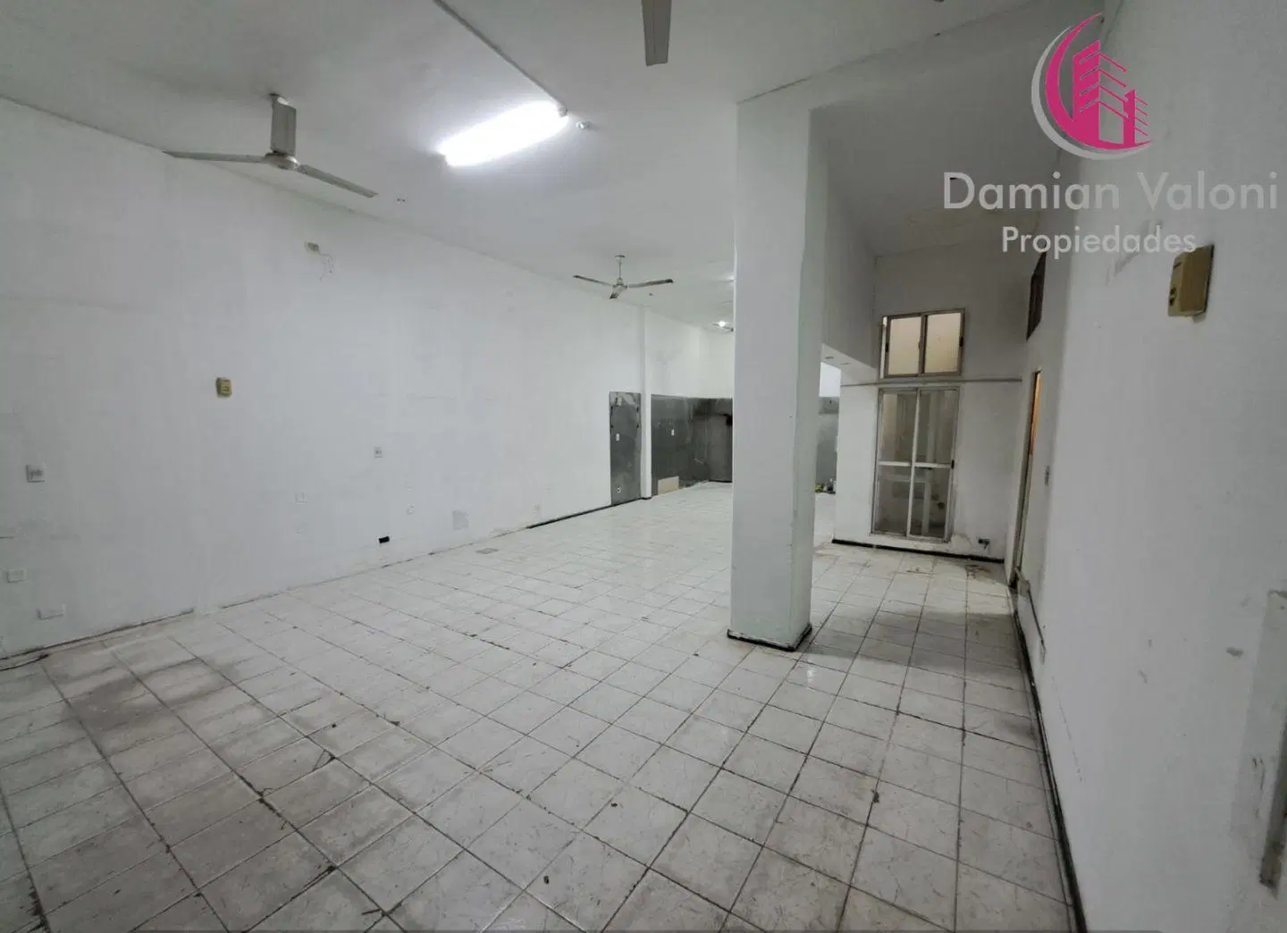 LOCAL COMERCIAL EN VENTA, EXCELENTE UBICACIÓN. 3