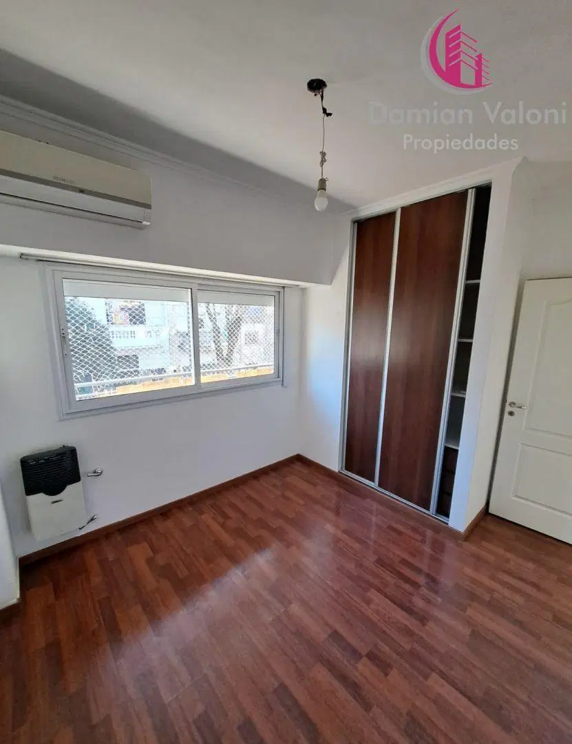 HERMOSO DPTO 2 AMBIENTES AL FTE C/BALCON. MUY LUMINOSO. 2