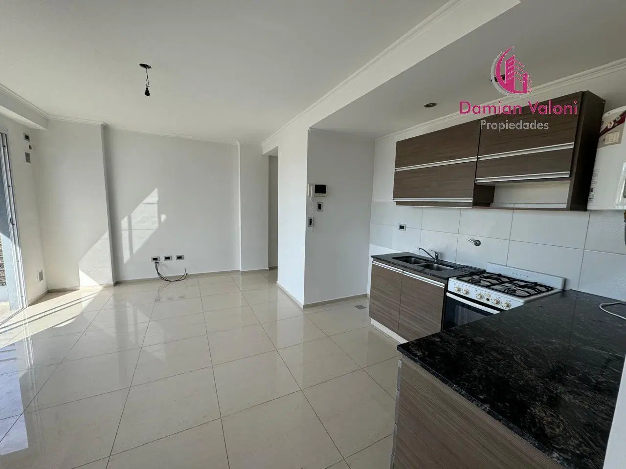 HERMOSO 2 AMBIENTES AL FRENTE CON BALCON 4