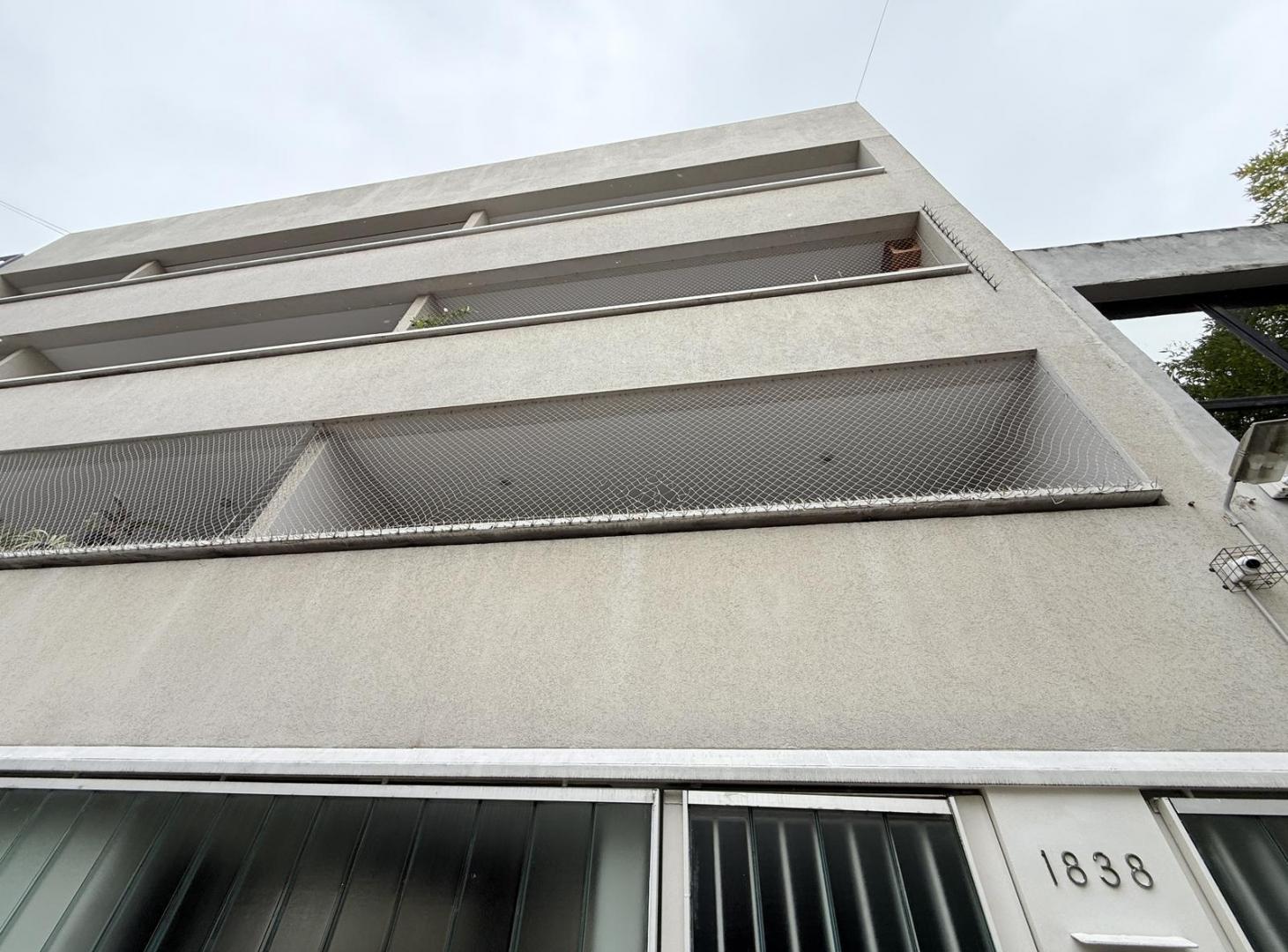 AMPLIO DOS AMBIENTES CON BALCON ATERRAZADO Y COCHERA