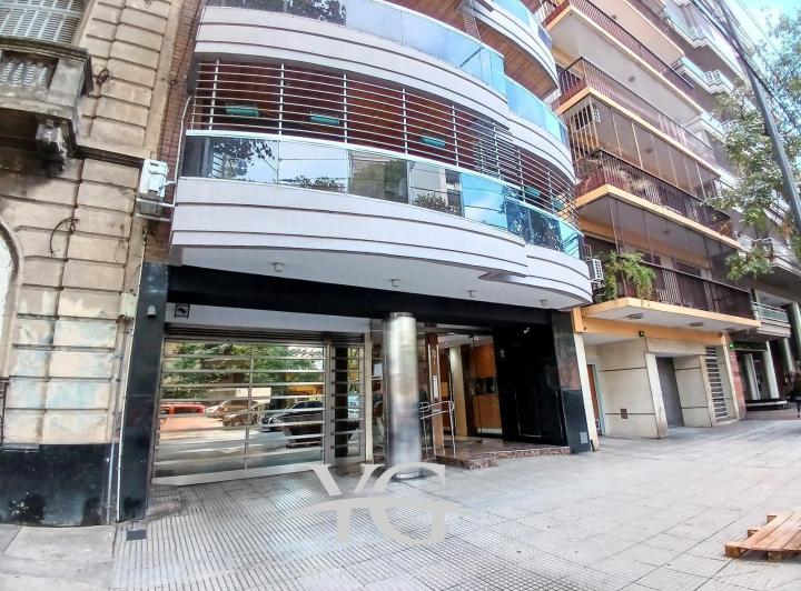 Departamento en  venta, 3 ambientes con cochera y baulera en Caballito 1