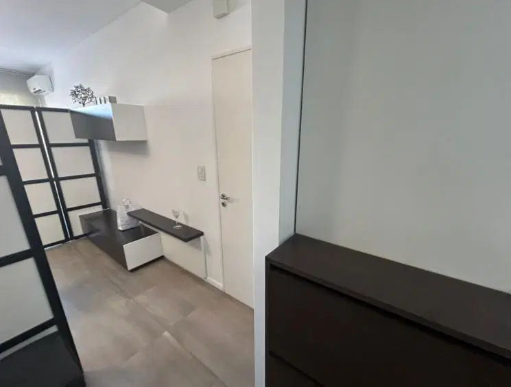 ALQUILER AMBIENTE AMOBLADO CON BALCON PARQUE CHAS 2