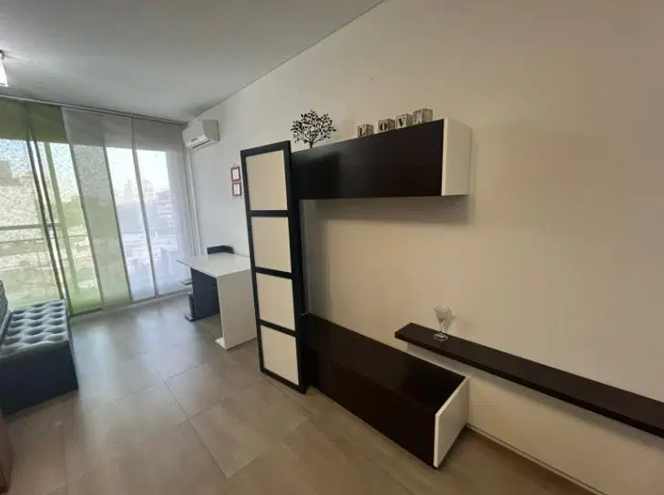 ALQUILER AMBIENTE AMOBLADO CON BALCON PARQUE CHAS 2