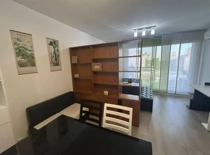 ALQUILER AMBIENTE AMOBLADO CON BALCON PARQUE CHAS 4