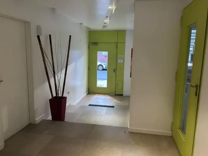 ALQUILER AMBIENTE AMOBLADO CON BALCON PARQUE CHAS 3