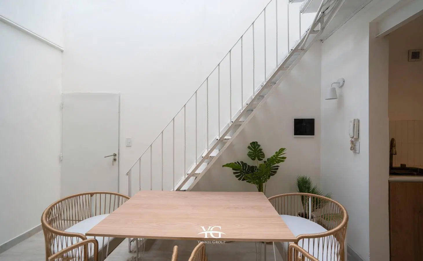 PH de 4 ambientes con terraza en venta, Reciclado a nuevo, muy luminoso. Peternal 2