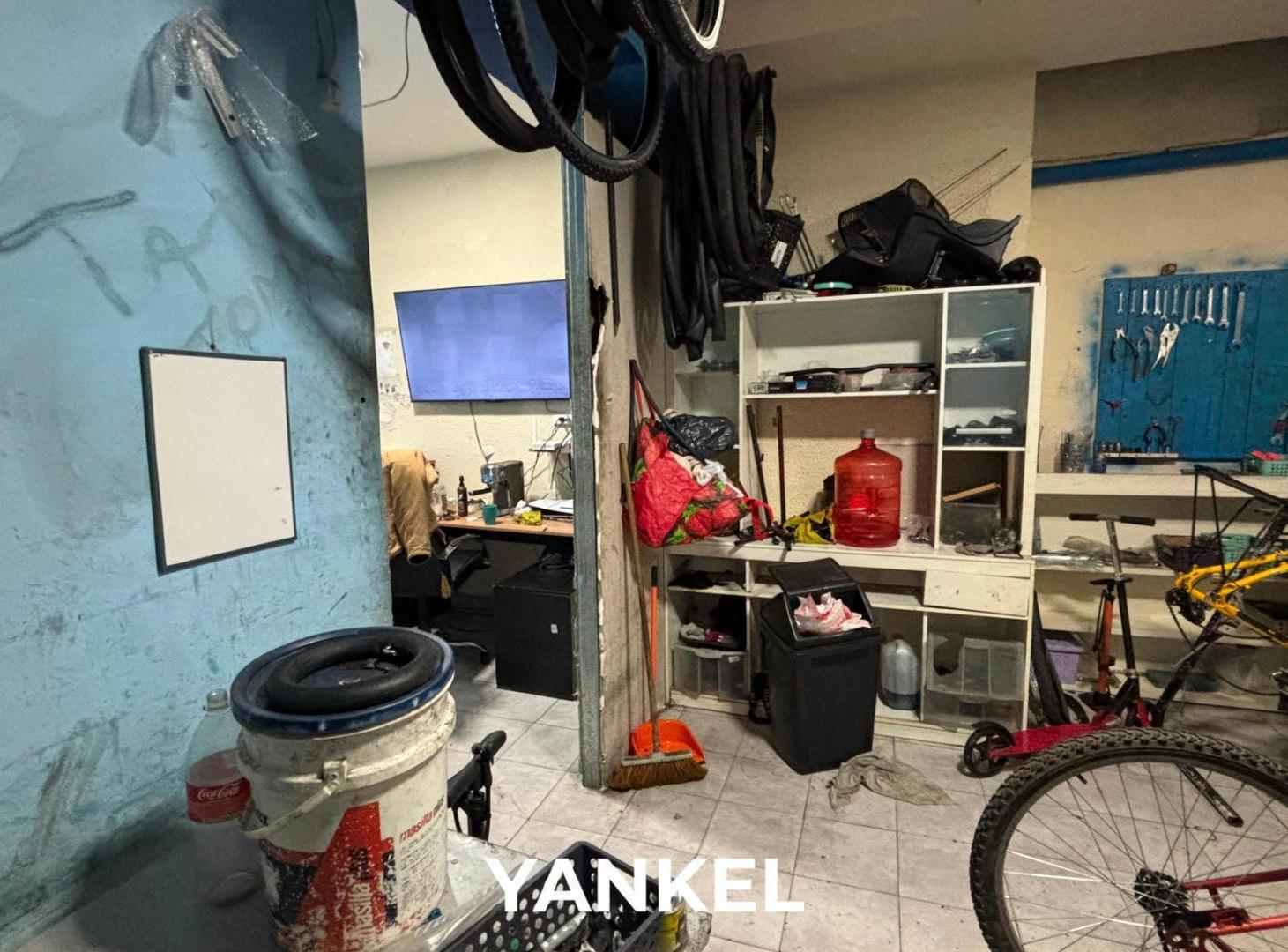 Foto de VENTA DE LOCAL COMERCIAL - BILLINGHURST Y AV. CORRIENTES, imagen 4