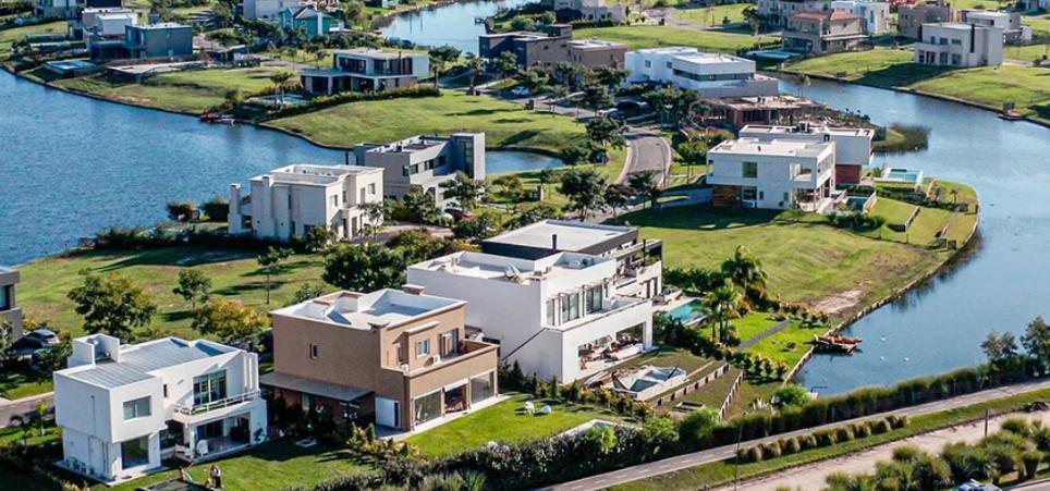 LOTE EN PUERTOS A LA LAGUNA!! BARRIO AMARRAS!!