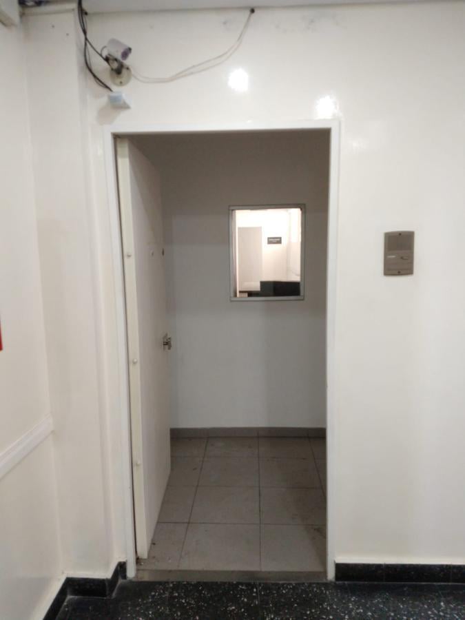 Foto de ALQUILER OFICINA/CONSULTORIOS PISO ENTERO!!! CENTRO DE RAMOS MEJIA!!!, imagen 3