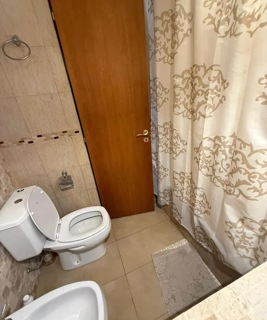 VENTA CASA DE UN DORMITORIO CON AMPLIO JARDIN EN LOS HORNOS 8