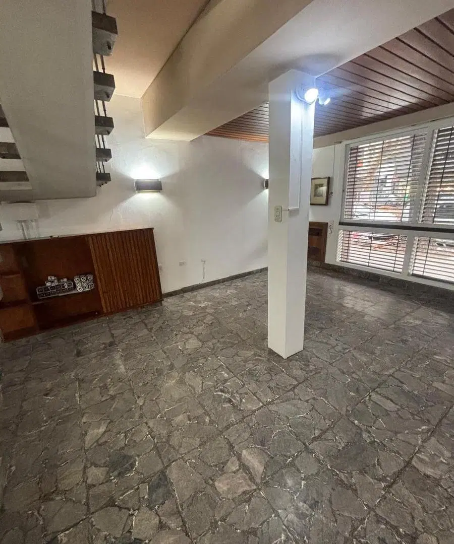 CASA DE CUATRO DORMITORIOS EN ALQUILER EN LA PLATA 1