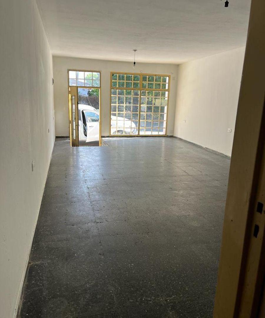 Foto de LOCAL COMERCIAL FRENTE A MARIANO MAX!, imagen 4