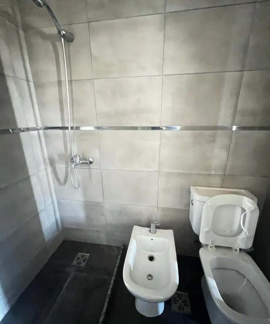 B° Alto Alberdi - Un dormitorio con balcon frente ! 4