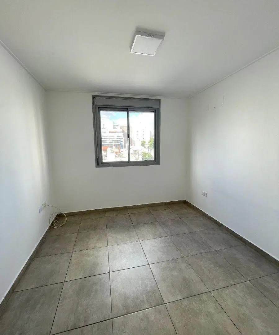 B°General Paz - Un dormitorio muy amplio - Con balcon 2