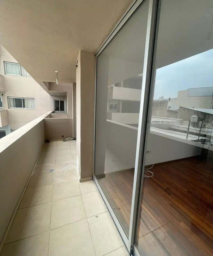 UN DORMITORIO CON BALCON! Calle Lima a mts de la plaza 2