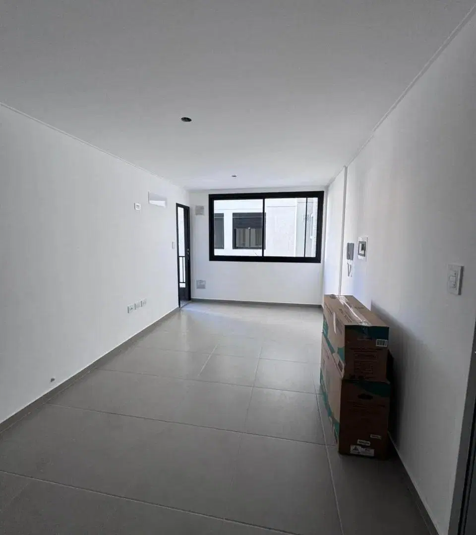 25 DE MAYO 1380 - Un dormitorio con balcon ! 4