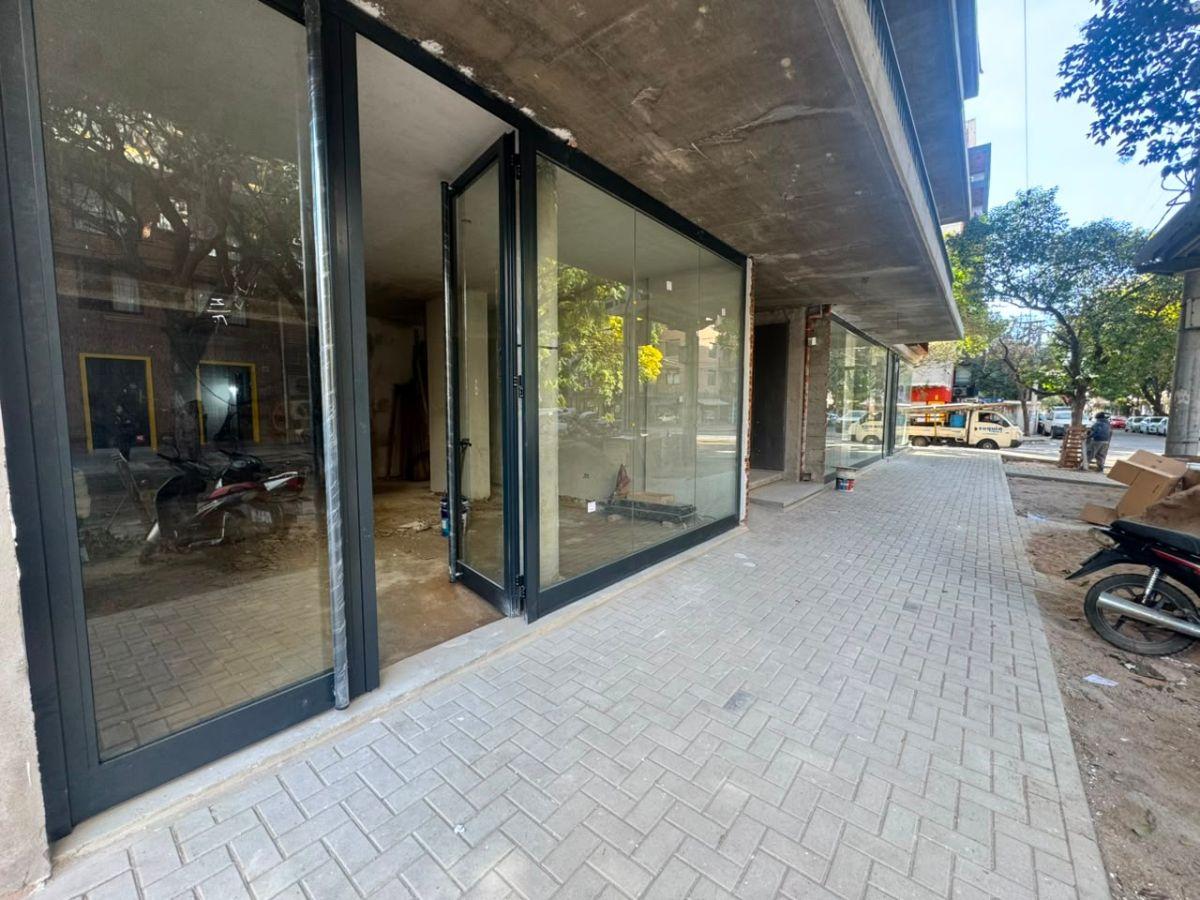 Foto de Lima 1595- Local 90m2 en alquiler- Edificio de Categoría, imagen 2