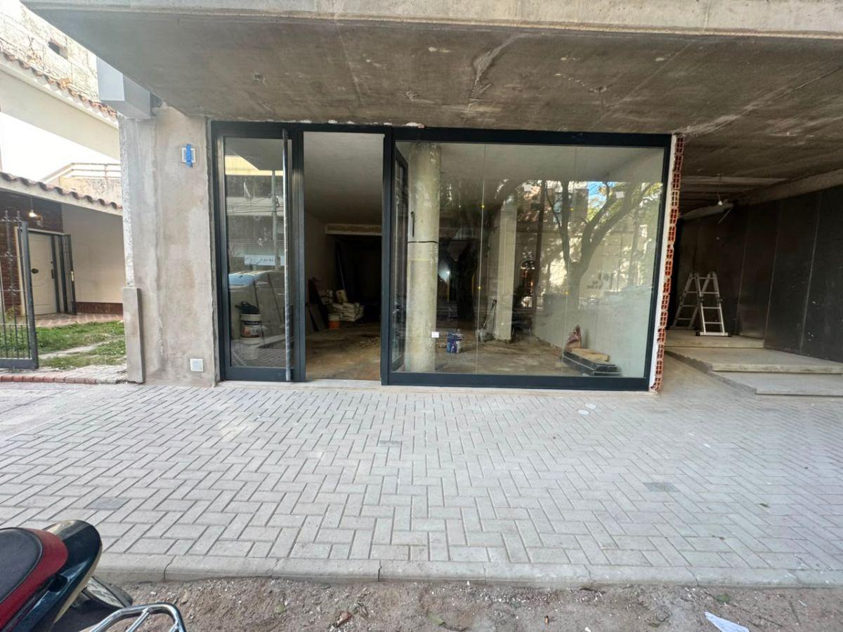 Foto de Lima 1595- Local 90m2 en alquiler- Edificio de Categoría, imagen 3