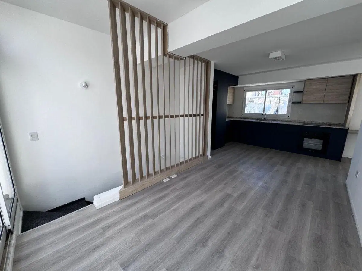 CASA DOS DORMITORIOS – PASILLO – EXCELENTE ZONA – SEMI ESTRENAR – ELECTRICA. 2
