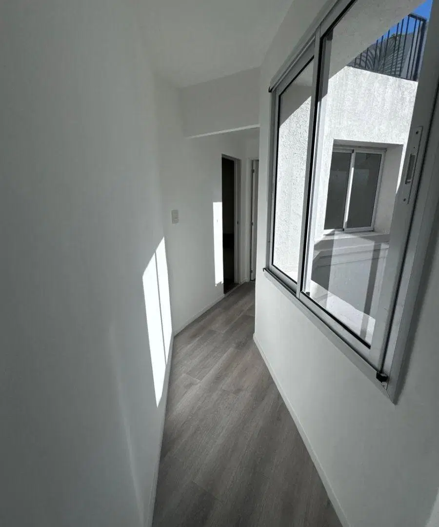 CASA DOS DORMITORIOS – PASILLO – EXCELENTE ZONA – SEMI ESTRENAR – ELECTRICA. 8