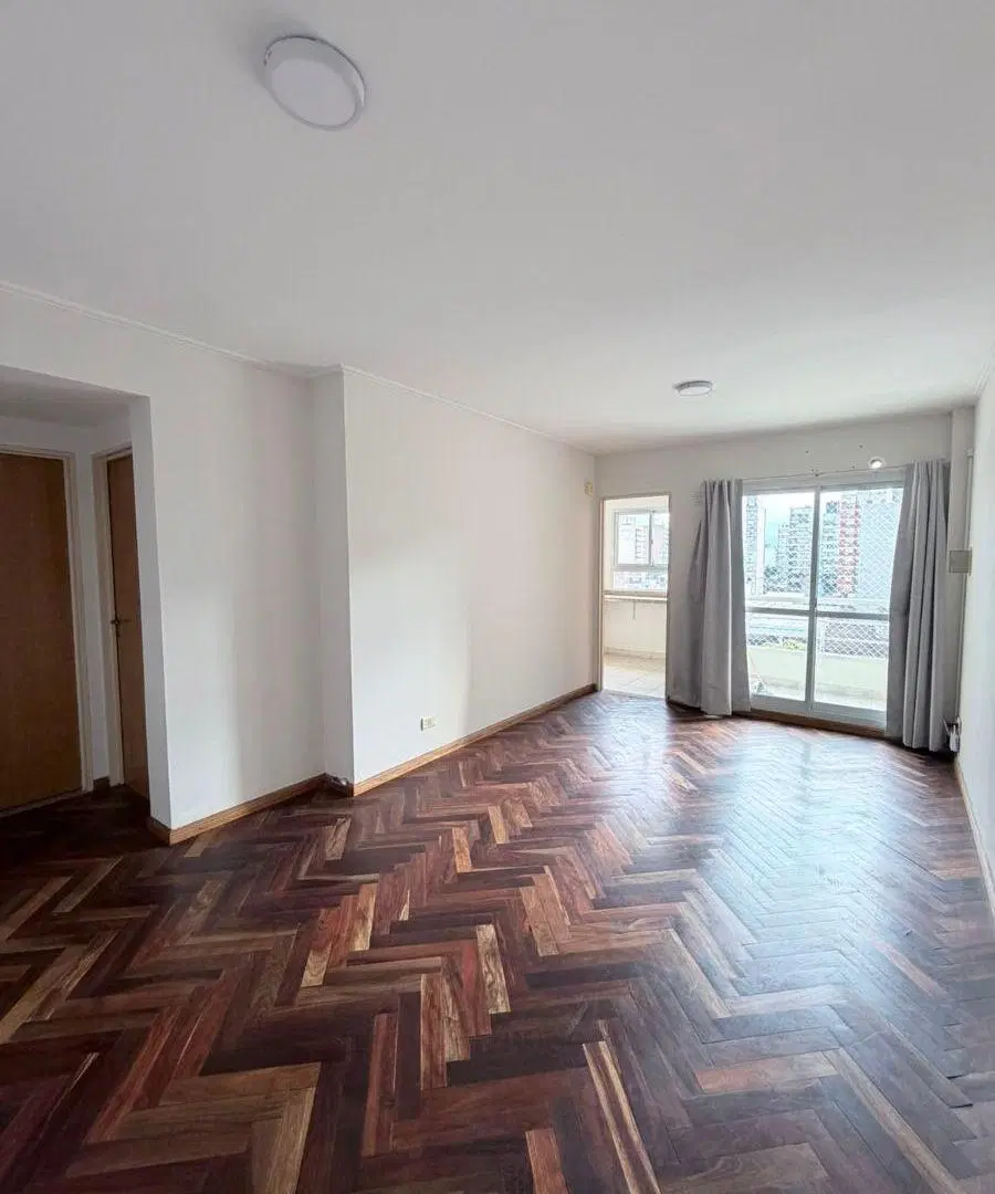 UN DORMITORIO – DOS BALCONES– EXCELENTE ESTADO – CON COCHERA EN EDIFICIO. 5