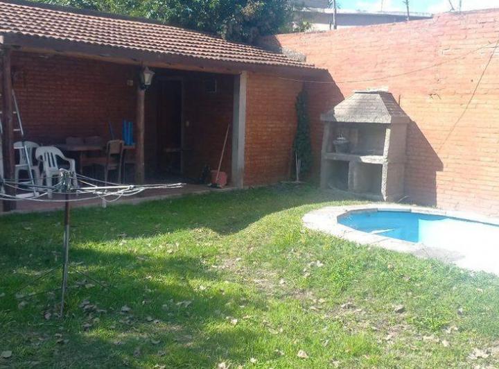VENTA CASA UNQUILLO 3 DORM PILETA QUINCHO 4