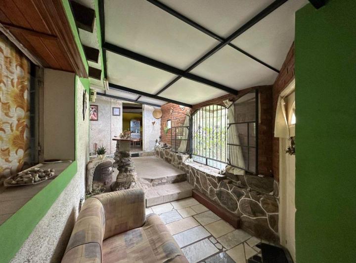 VENTA CASA CAPILLA DEL MONTE 3 DORM SOBRE RUTA 1